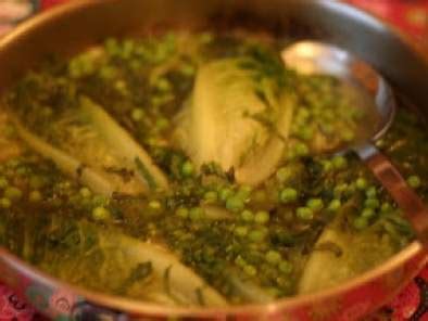 braised-lettuce-with-peas-and-mint-recipe-petitchef image