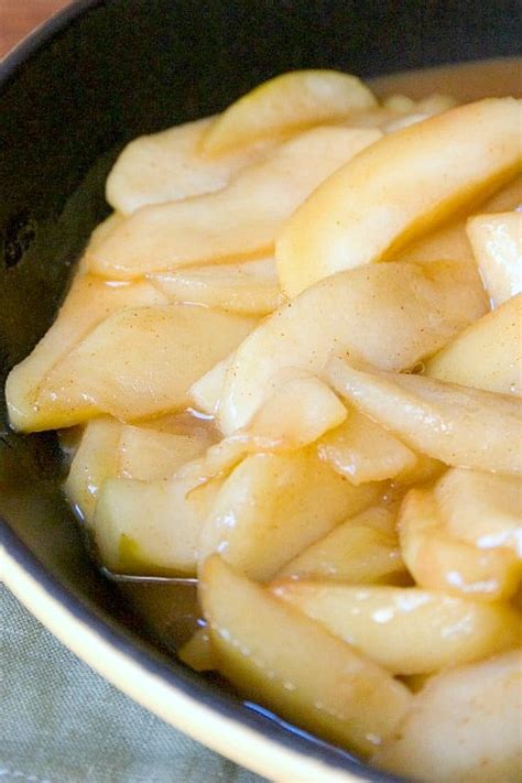 skillet-caramel-apples-recipe-crunchy-creamy-sweet image