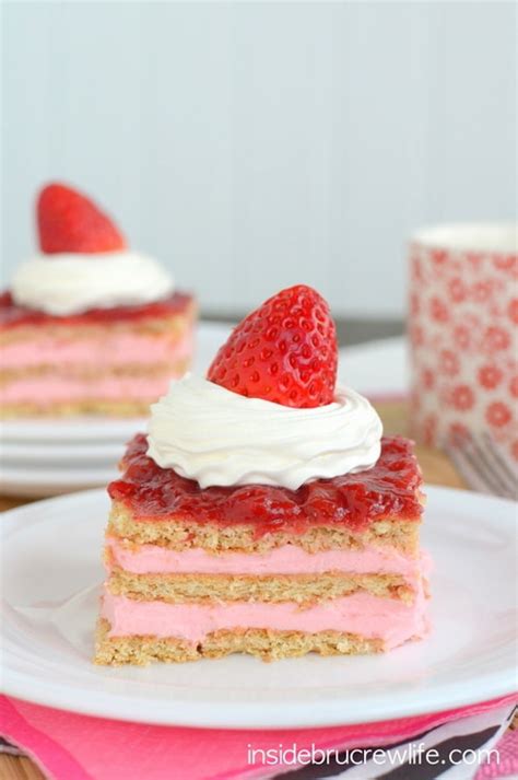 strawberry-eclair-cake-inside-brucrew-life image