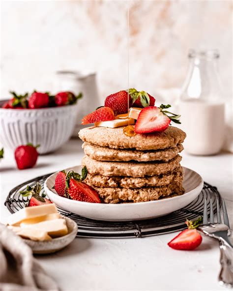 5-ingredient-easy-vegan-oatmeal-pancakes-flourless image