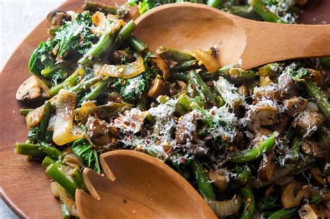 spicy-parmesan-green-beans-and-kale-giadzy image