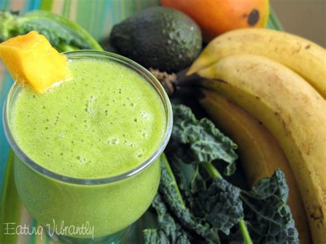 creamy-kale-smoothie-recipe-with-mango-banana image