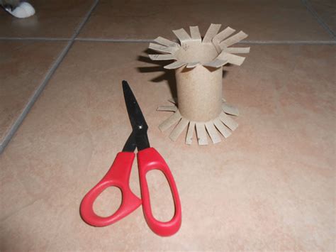 5-homemade-cat-toys-i-made-from-empty-toilet-paper image