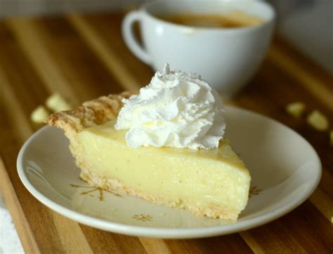 white-chocolate-cream-pie-baking-bites image