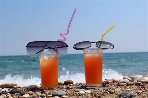 best-summer-boat-drinks-11-easy-recipes-cruising image