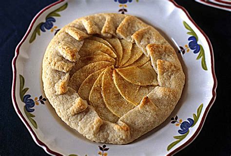 rustic-apple-tarts-recipe-leites-culinaria image