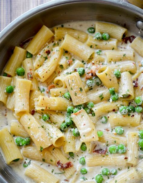 easy-creamy-alfredo-with-bacon-and-peas-recipe-diaries image