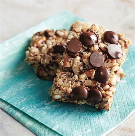 chocolate-pretzel-granola-bar-recipe-chatelainecom image