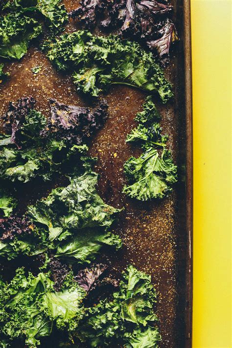 how-to-make-kale-chips-minimalist-baker image