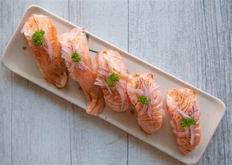 seared-salmon-nigiri-aburi-salmon-recipetin-japan image
