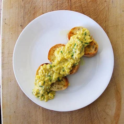 creamy-french-scrambled-egg-recipe-oeufs-brouilles image