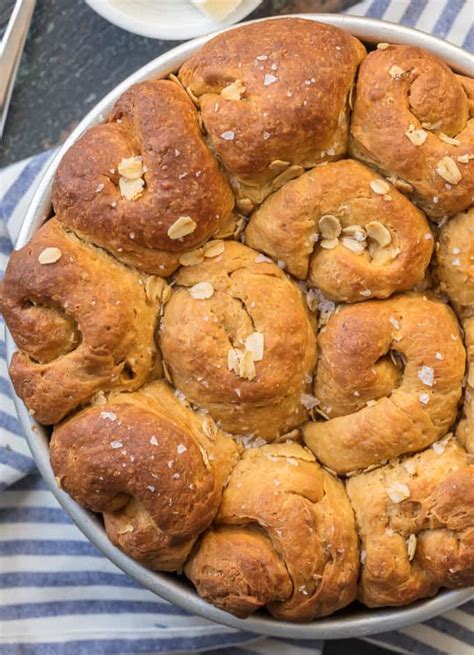 oatmeal-bread-rolls-with-molasses-the-cookie image