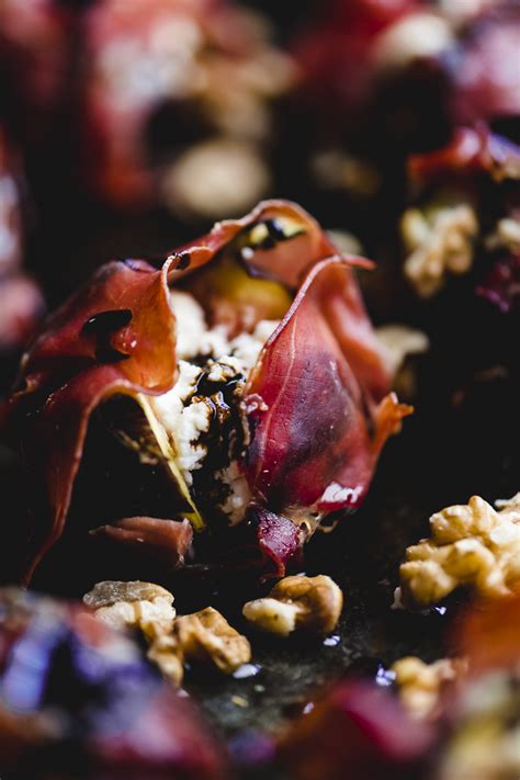 roasted-figs-with-ricotta-and-parma-ham-heinstirred image