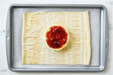 easy-baked-brie-in-puff-pastry image