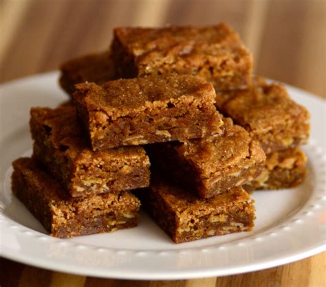 gingerbread-oatmeal-blondies-baking-bites image