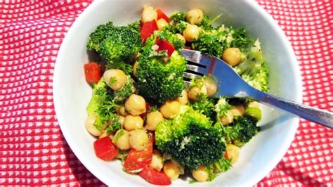 broccoli-red-bell-pepper-chickpea-salad-vegan image