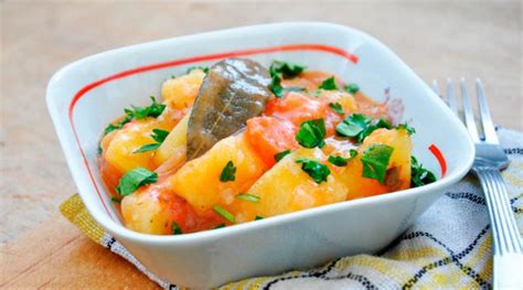 potato-and-carrot-stew-recipe-gourmandelle image