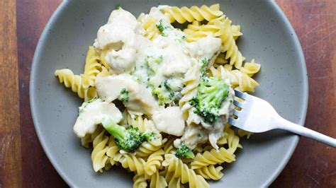 5-ingredient-broccoli-chicken-alfredo image