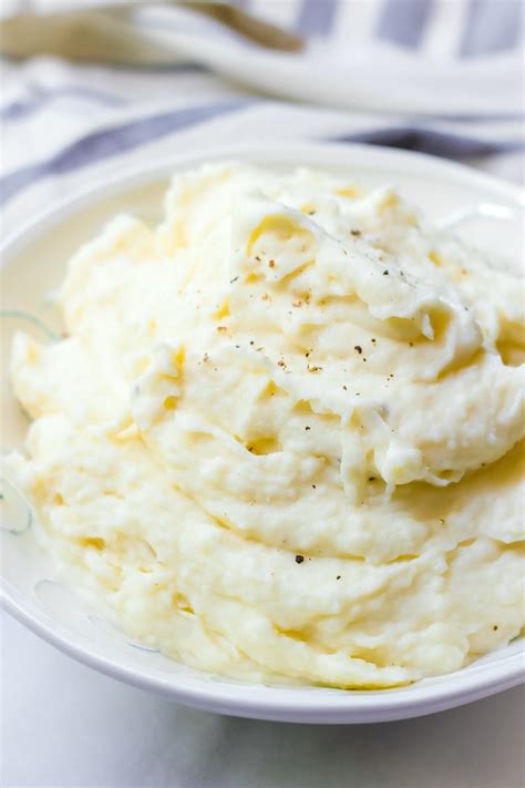how-to-make-the-best-fluffy-mashed-potatoes image