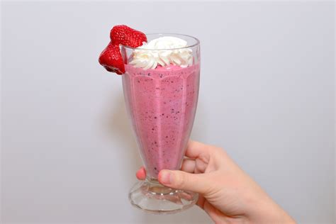 4-ways-to-make-strawberry-milkshakes-wikihow image