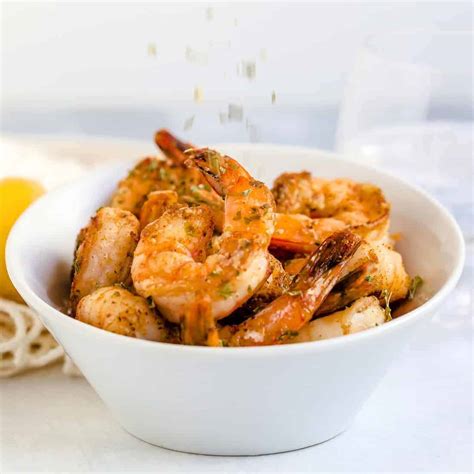 best-pan-fried-garlic-shrimp-10-minutes-lowcarbingasian image