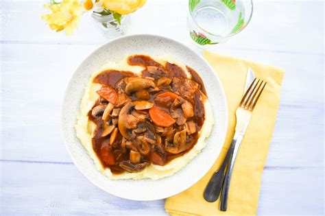 scottish-mushroom-stew-tinned-tomatoes image