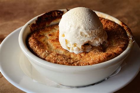 top-10-places-to-try-peach-cobbler-in-georgia-usa image