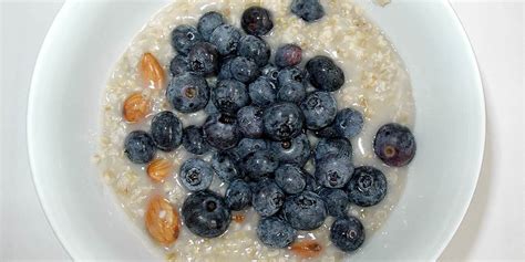 blueberry-almond-steel-cut-oat-meal-evolving-wellness image