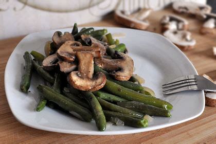 green-beans-with-mushrooms-and-onions image