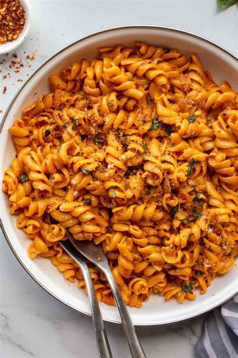 vegan-creamy-tomato-pasta-20-minutes-the-fiery image
