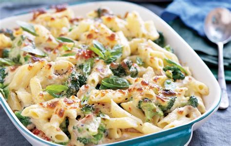 creamy-tuna-and-broccoli-pasta-bake-healthy-food-guide image