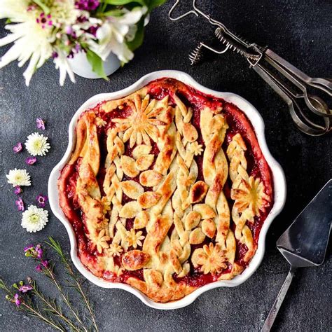 fresh-strawberry-pie-from-scratch-joyfoodsunshine image