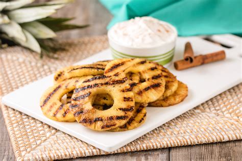 hungry-grilled-pineapple-with-yogurt-dip-hungry-girl image