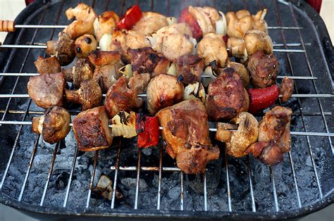 shashlik-the-classic-soviet-cookout-meal-russia-beyond image