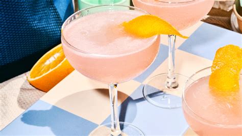 cosmopolitan-recipe-absolut-drinks image