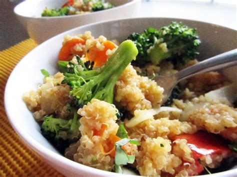 quick-easy-red-curry-quinoa-recipe-vegan-vegangela image
