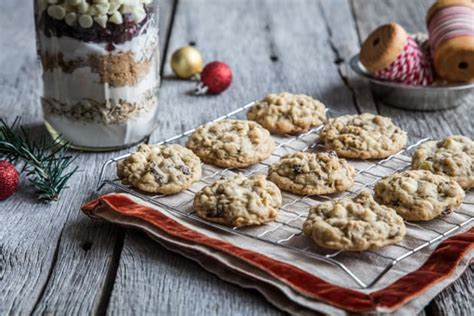 cranberry-white-chocolate-cookies-in-a-jar image