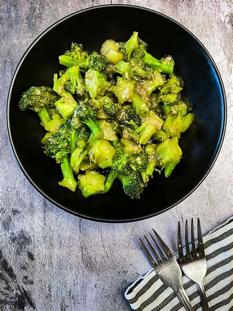 broccoli-in-garlic-sauce-healthier-steps image