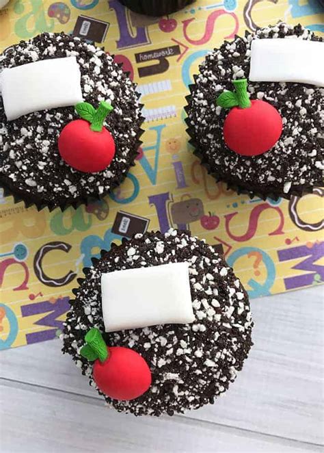 back-to-school-cupcakes-cookiedoughandovenmittcom image