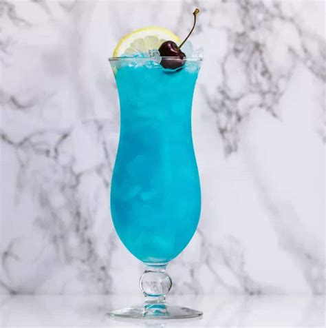15-blue-alcoholic-drinks-for-any-occasion image