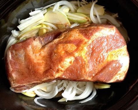 slow-cooker-pulled-pork-with-apples-and-onions image