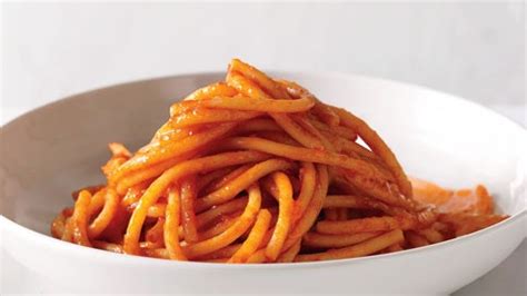 pasta-al-pomodoro-recipe-bon-apptit image