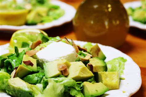 avocado-butter-lettuce-salad-with-lemon-vinaigrette image