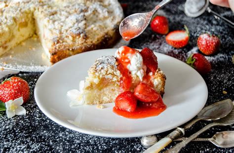 streusel-rhubarb-cake-tort-cu-rubarba image