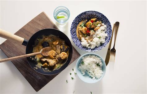 easy-thai-green-curry-stir-fry-blue-dragon image