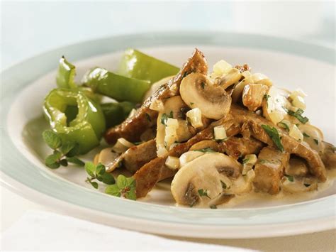 veal-with-mushrooms-and-bell-peppers-recipe-eat image