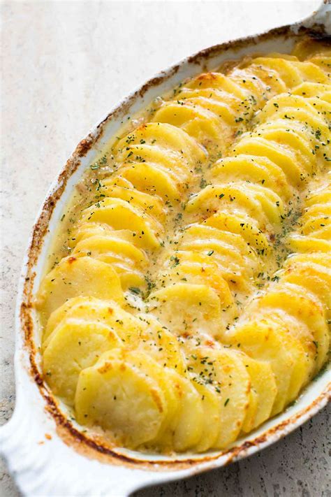 scalloped-potatoes-with-caramelized image