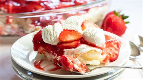 strawberry-angel-food-lush-easy-angel-food-cake-no-bake image