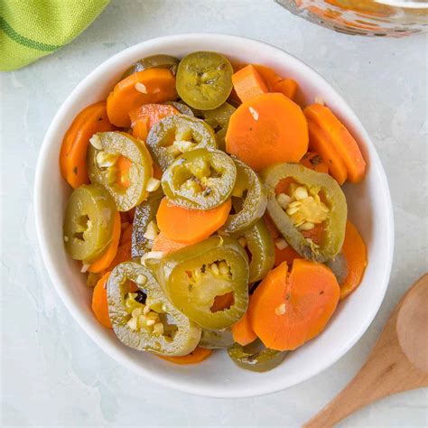 taqueria-style-pickled-jalapenos-and-carrots-chili image