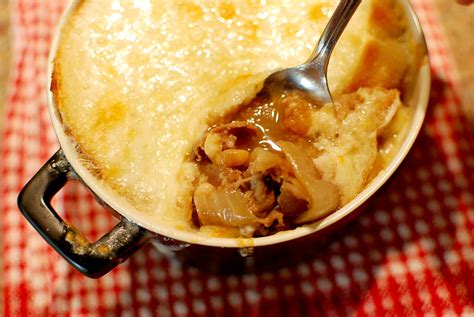 beef-and-onion-soup-the-food-in-my-beard image